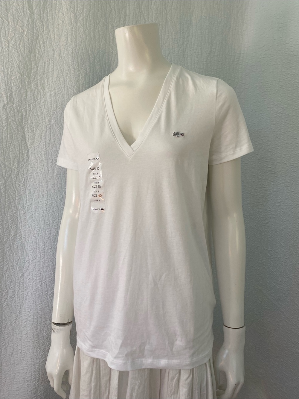 Lacoste NEW Women’s White V-Neck Short Sleeve Tee with Crocodile Logo - Picture 2 of 11